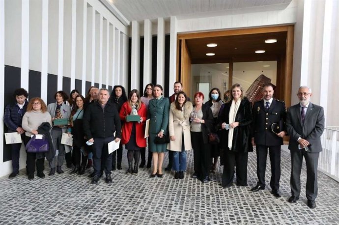 Premiados y autoridades tras la entrega de los reconocimientos Meninas 2021 en el Museo Helga de Alvear de Cáceres