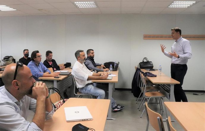 El grupo 'Hozono Global' imparte un título universitario diseñado para sus trabajadores