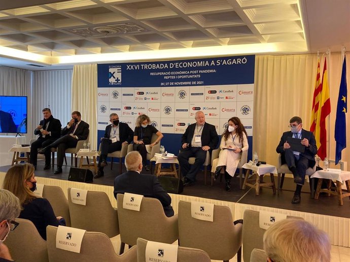 Imagen de la sesión 'Recuperar el crecimiento. Viabilidad empresarial y fondos europeos' de la XXVI Trobada d'Economia a S'Agaró (Girona)