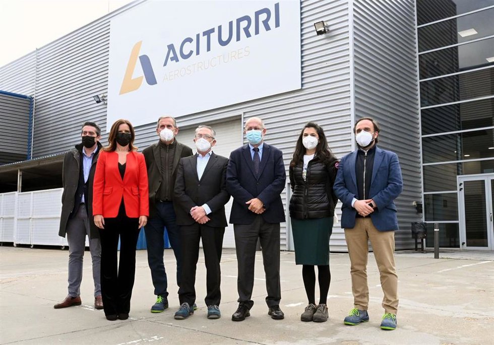 Igea visita las instalaciones de Aciturri en Boecillo (Valladolid)