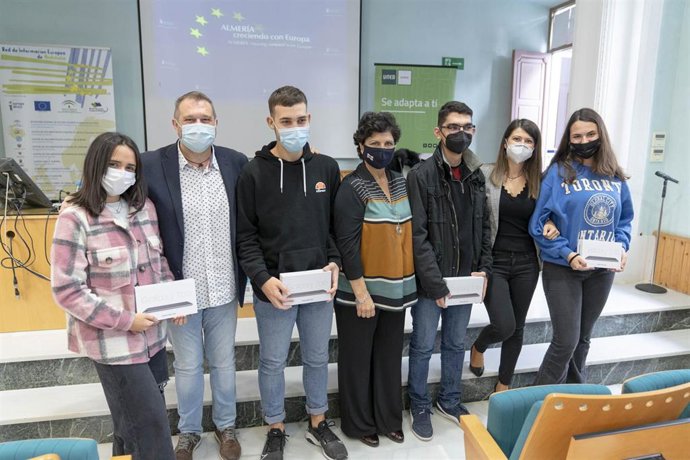 Los alumnos del IES Mar Serena de Pulpí ganan el concurso escolar 'Jóvenes andaluces construyendo Europa'.