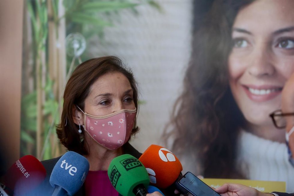La ministra de Industria, Comercio y Turismo en funciones, Reyes Maroto, en la presentación de la campaña para la sensibilización sobre la falsificación de bienes y mercancías , en la sede del Ministerio, a 26 de noviembre de 2021, en Madrid, (España).