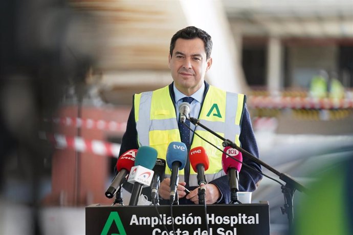 Juanma Moreno, presidente de la Junta de Andalucía, en rueda de prensa