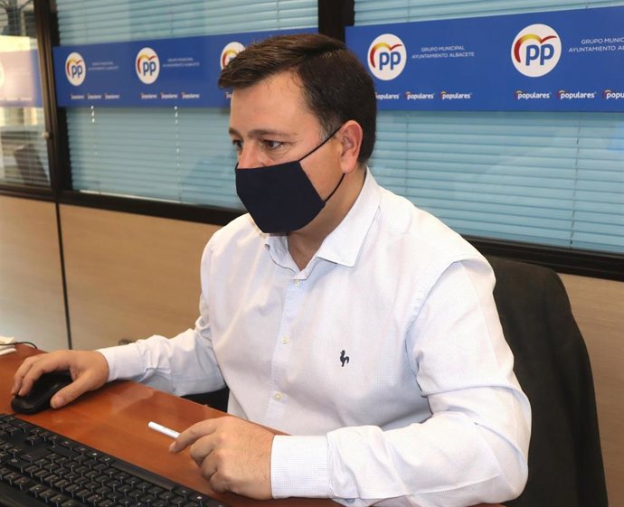 Archivo - El presidente del  PP en Albacete, Manuel Serrano, en foto de archivo