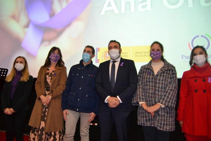 La consejera de Igualdad y portavoz, Blanca Fernández,  asiste al acto de homenaje en memoria de Ana Orantes, en el Espacio Joven Europeo.