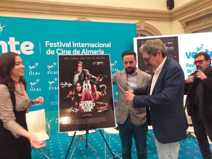 El elenco de 'Hombre muerto no sabe vivir' en Fical