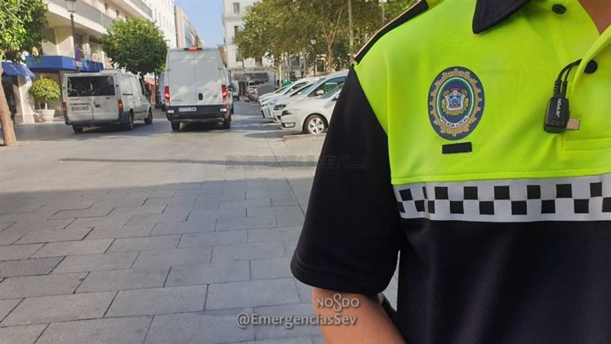 Archivo - Agente de la Policía Local de Sevilla.