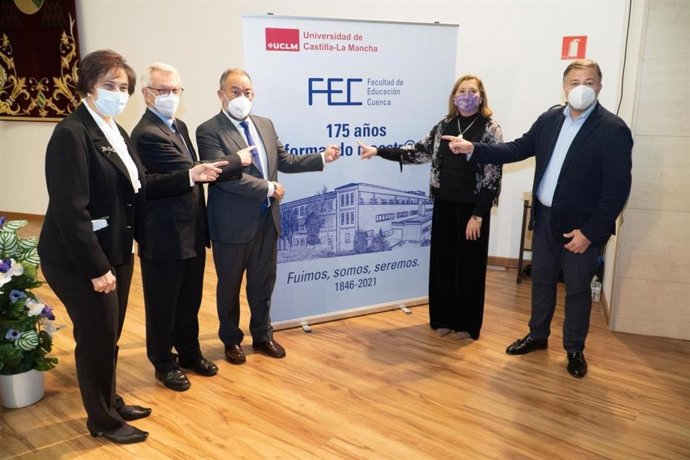 La facultad de Educación de Cuenca cumple 175 años "haciendo realidad los anhelos de muchos jóvenes".
