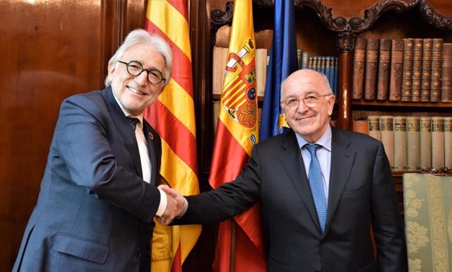 El ex comisario europeo y exministro, Joaquín Almunia, y el presidente de la Foment del Treball Josep Sánchez Llibre.