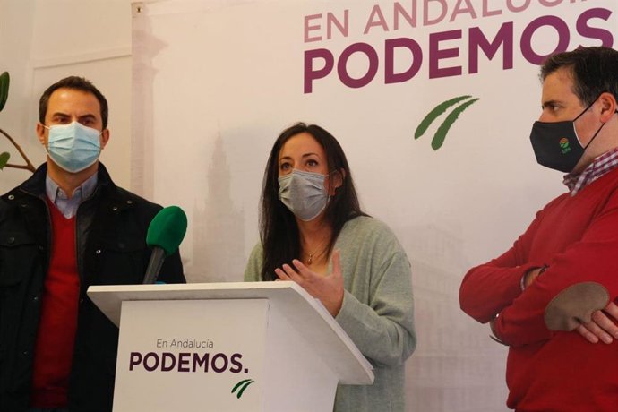 Isabel Francos, junto a Juan Luis Ávila y Cristóbal Cano.