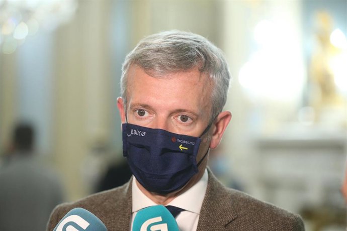 El vicepresidente gallego, Alfonso Rueda, responde a los medios en una reunión del Comité Preparatorio de Impulso y de Seguimiento de la Conferencia de Presidentes, en el Paseo de la Castellana, a 26 de noviembre de 2021, en Madrid, (España). Esta reuni