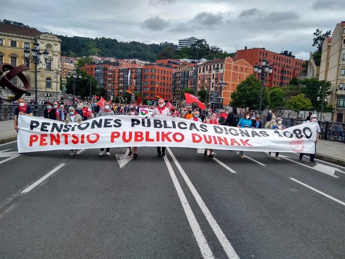 Archivo - Manifestación en Bilbao del Movimiento de Pensionistas