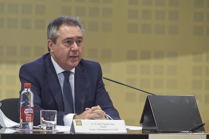 El Alcalde de Sevilla, Juan Espadas, durante la clausura de las jornadas Empower youth without limits, a 2 de noviembre de 2021 en Paraninfo de la Universidad Pablo de Olavide en Sevilla(Andalucía, España) (Foto de archivo).