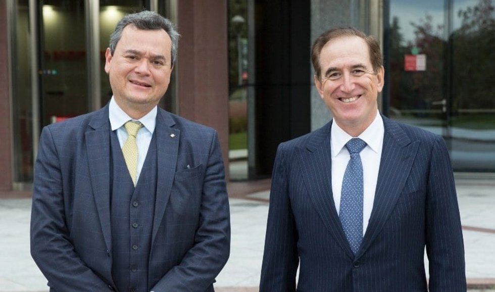 Archivo - Los presidentes de Banco do Brasil, Fausto de Andrade Ribeiro , y de Mapfre, Antonio Huertas