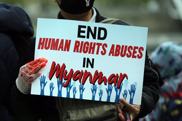 Archivo - Protesta en Londres contra al junta militar birmana