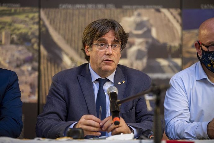 Imagen de archivo - El expresidente de la Generalitat Carles Puigdemont, en una rueda de prensa a 25 de septiembre de 2021, en LAlguer, Cerdeña (Italia).