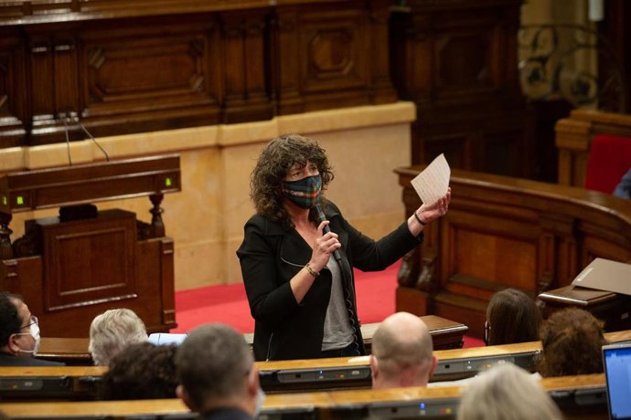 La consellera Jord en el Parlament