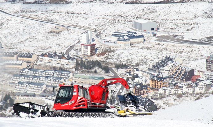 Preparativos en la estación de esquí de Sierra Nevada