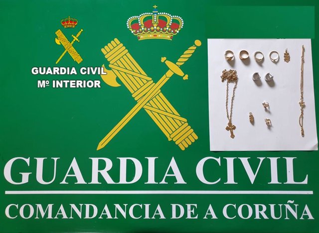 Joyas recuperadas por hurtos en un domicilio de Carballo