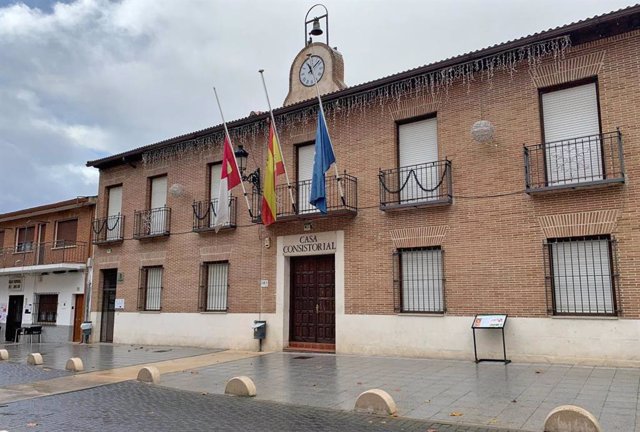 Banderas a media asta en el Ayuntamiento de Marchamalo