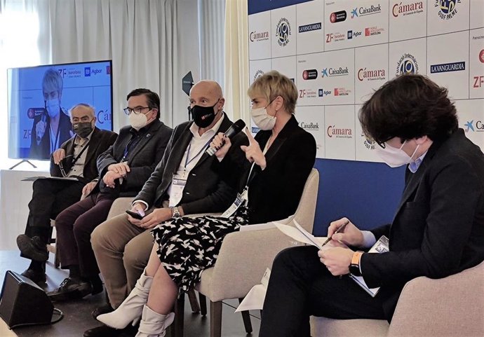 Josep Amat (UPC), Xavier Barcons (ESO), Carlos Grau (MWCapital), Carme Artigas (secr.De Estado de Digitalización) y Josep Maria Martorell (BSC) en la XXVI Trobada d'Economia a S'Agaró (Girona)