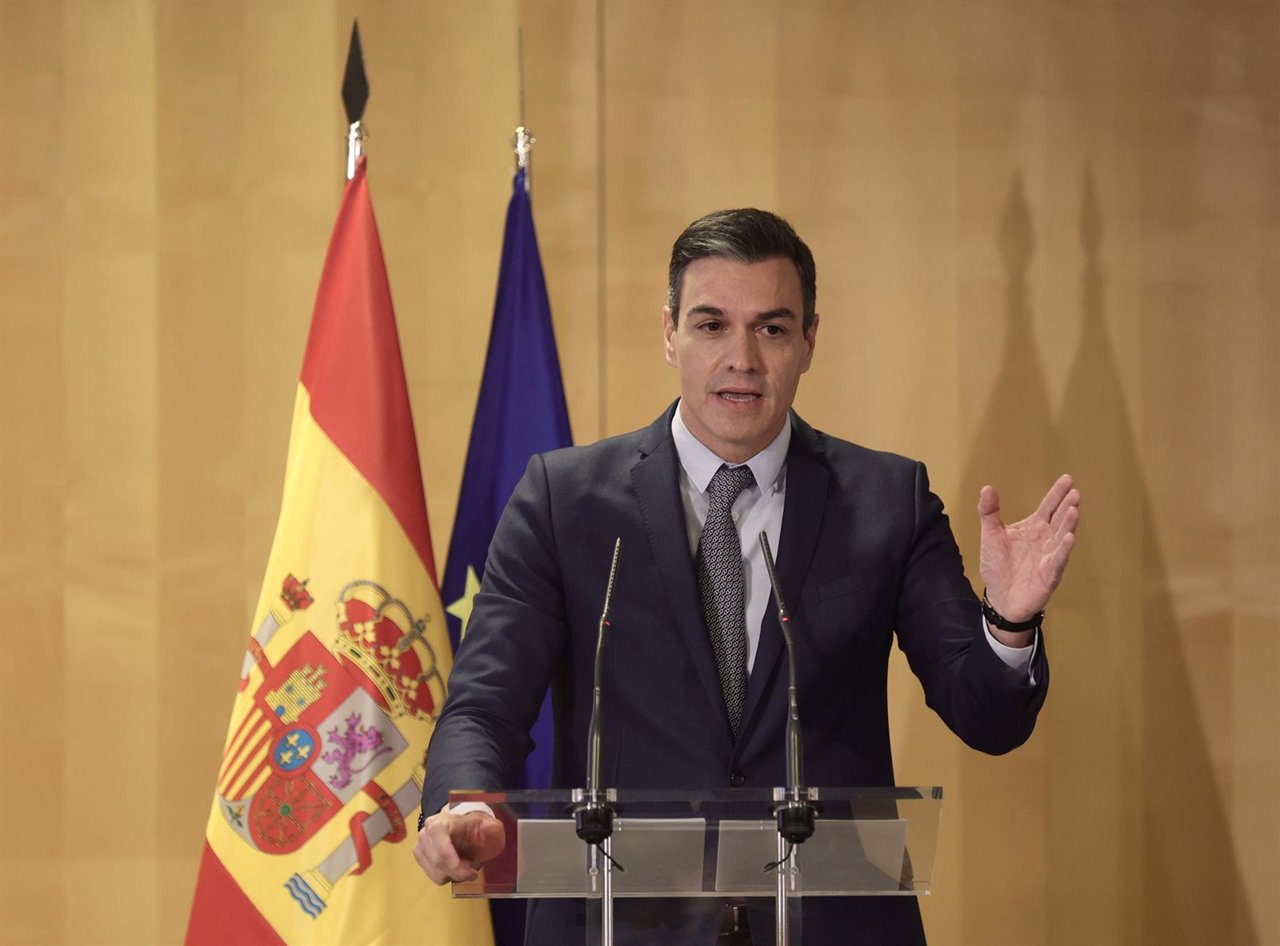 Sánchez critica que la derecha dibuje una España a 