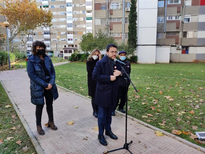 El presidente de la Generalitat, Pere Aragons, junto a la consellera de Acción Climática, Alimentación y Agenda Rural de la Generalitat, Teresa Jord, y la alcaldesa de Badia del Valls (Barcelona), Eva Menor
