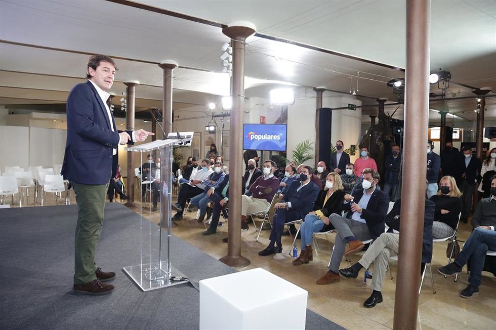 Alfonso Fernández Mañueco clausura el encuentro de presidentes provinciales e insulares del PP en la Casa Botines de León.
