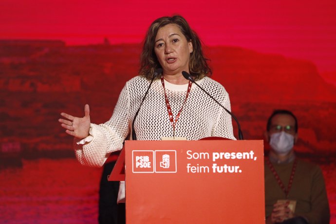 La presidenta de Baleares y secretaria general del PSIB-PSOE, Francina Armengol, en la primera jornada del 14 Congreso del partido, a 27 de noviembre de 2021, en la Fábrica Ramis, en Inca, Mallorca, Islas Baleares (España).