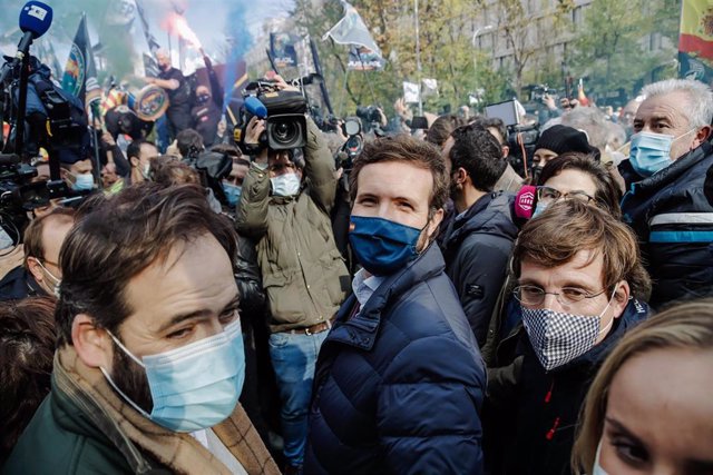 El presidente del PP, Pablo Casado, durante la manifestación de policías contra la reforma de la 'ley mordaza' en Madrid