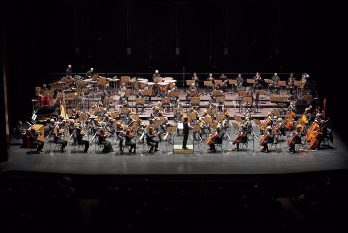 La Sinfónica de Sevilla participa en 'Andalucía con La Palma' con un concierto en el Gran Teatro Falla de Cádiz