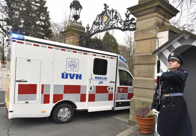 25 November 2021, Czech Republic, Lany: An ambulance transporting the President of the Czech Republic Zeman after his discharge from the Central Military Hospital arrives at the Lany Castle. Zeman had been in hospital since 10 October 2021 due to a worsen