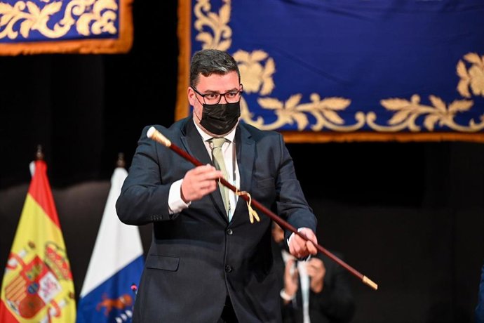 Isidro Pérez toma posesión como alcalde de San Bartolomé