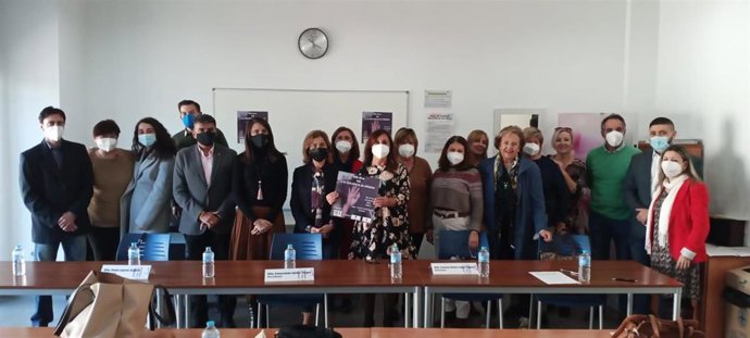 Diputación y Ayuntamiento se suman a la conmemoración del 25N de la Asociación de Mujeres Cooperativistas de Almería