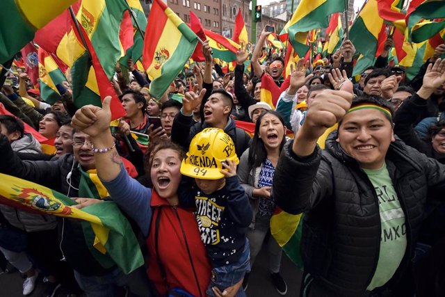 Manifestantes contrarios a Evo Morales durante la crisis política de 2019 en Bolivia