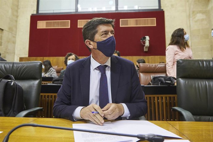 El vicepresidente y consejero de Turismo, Juan Marín, en una imagen de archivo en su escaño en el Parlamento. 