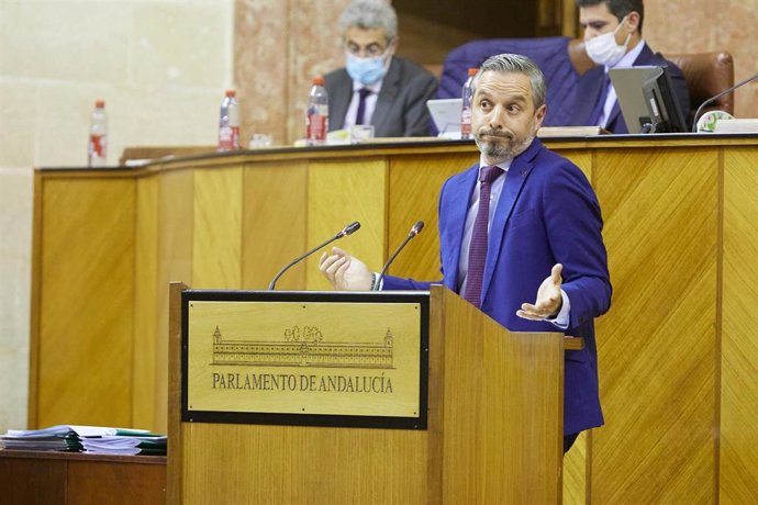 El consejero de Hacienda, Juan Bravo, el día 24 de este mes, durante el debate del proyecto de Presupuesto para 2022.