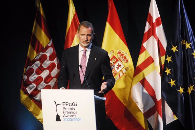 Archivo - El Rey Felipe VI durante la ceremonia de entrega de los Premios Fundación Princesa de Girona 2020 y 2021 en Caixaforum, a 1 de julio de 2021, en Barcelona