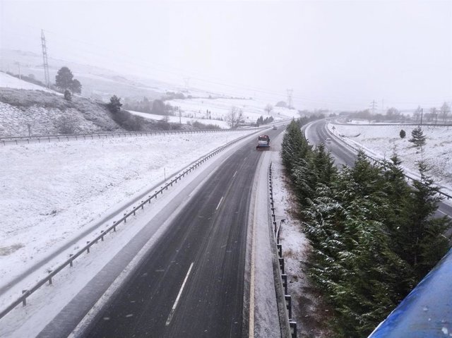 Nieve en la A-67.- Archivo