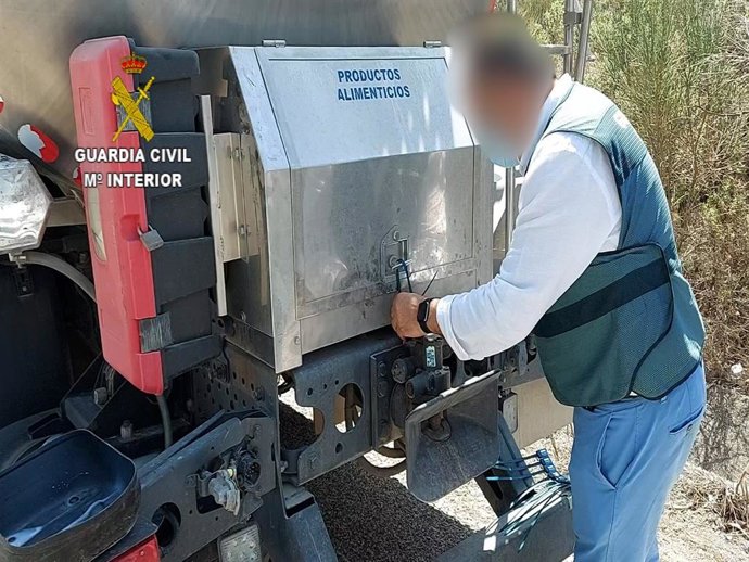 Detenidas diez personas relacionadas con el transporte ilegal de productos alimenticios