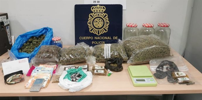 Detenido con más de 4 kilos de marihuana en una operación contra el tráfico de drogas al menudeo en Delicias (Zaragoza).