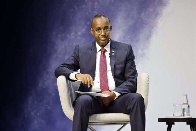 Archivo - El primer ministro de Somalia, Mohamed Hussein Roble.