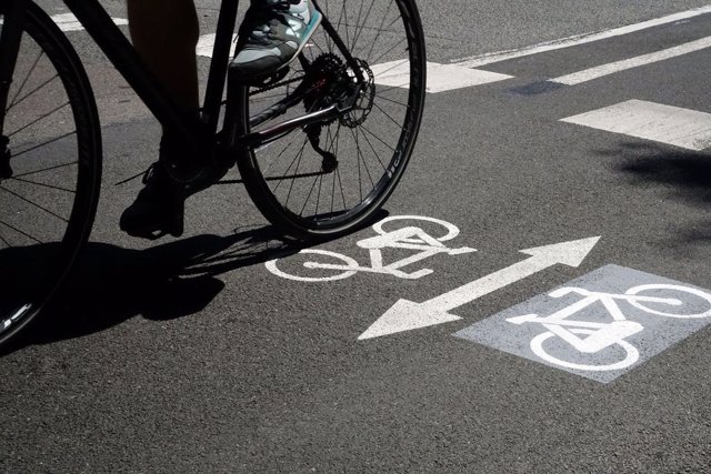 Són els primers treballs de les noves actuacions impulsades per l'Ajuntament que permetran crear 32,6 nous quilòmetres de carril bici