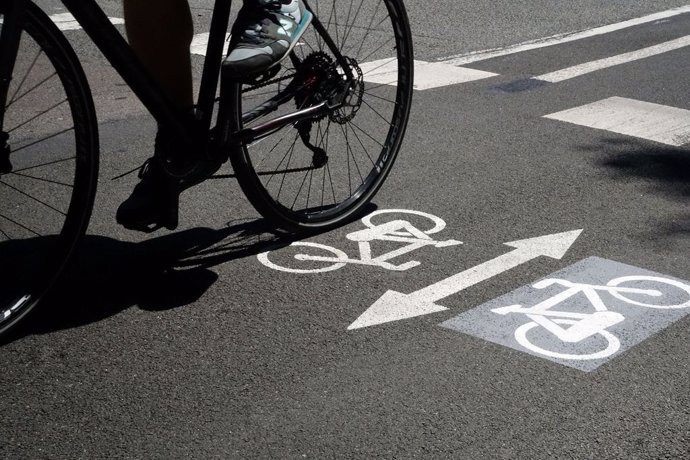 Són els primers treballs de les noves actuacions impulsades per l'Ajuntament que permetran crear 32,6 nous quilmetres de carril bici