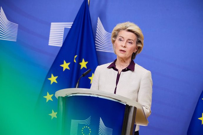 HANDOUT - 26 November 2021, Belgium, Brussels: European Commission President Ursula von der Leyen makes a press statement on the new COVID variant. Photo: Dati Bendo/European Commission/dpa - ATTENTION: editorial use only and only if the credit mentione
