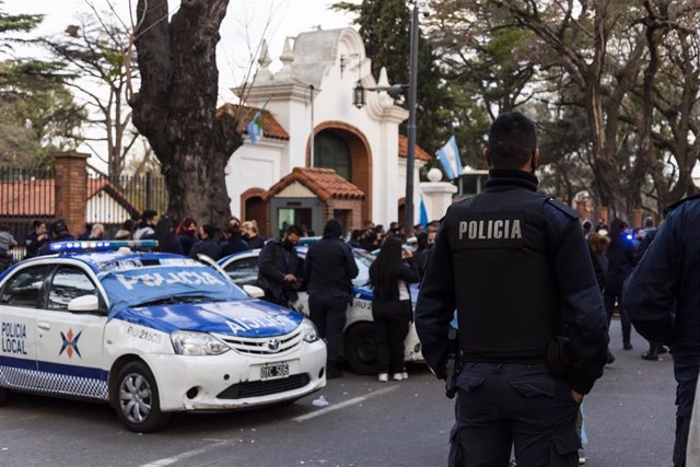 Archivo - Policías en Buenos Aires