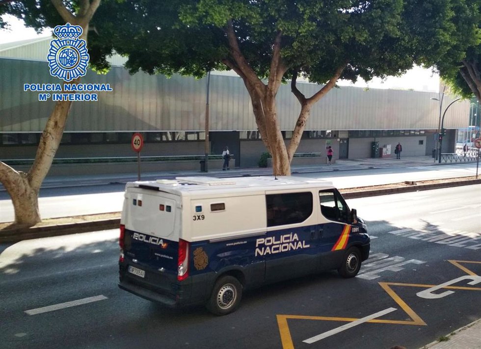 Archivo - Furgón de la Policía Nacional