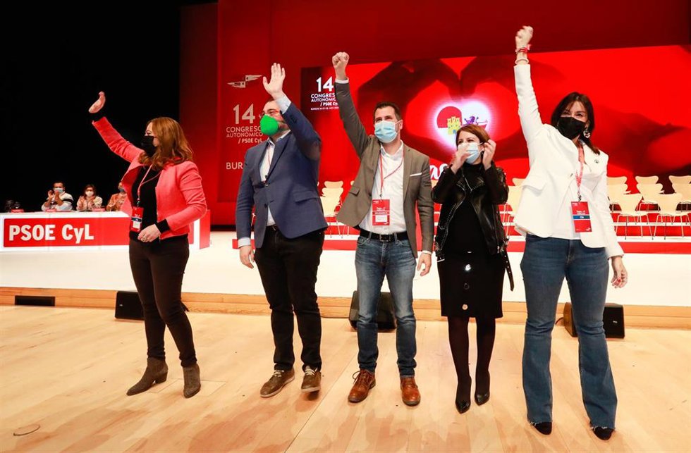 (I-D)  Virginia Barcones,, Adrián Barbón, Luis Tudanca, Adriana Lastra y Ana Sánchez.