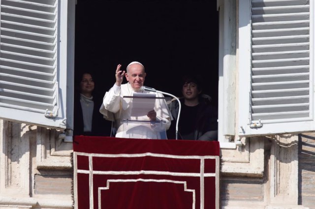 21 November 2021, Vatican, Vatican City: Pope Francis delivers Angelus prayer  from the window of his studio overlooking St.Peter's Square, on the XXXVI World Youth Day at Saint Peter's Basilica. Photo: Evandro Inetti/ZUMA Press Wire/dpa