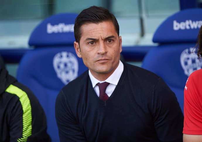 Archivo - Head coach Francisco Rodriguez of SD Huesca during the La Liga match between Levante and Huesca at Estadio Ciutat de Valencia, on April 7, 2019 in Valencia, Spain